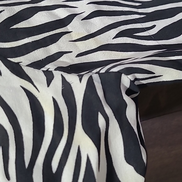 City Silk Zebra Print Button Up Shirt Blouse M - Picture 8 of 8
